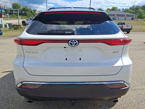 Used 2023 Toyota Venza image 5
