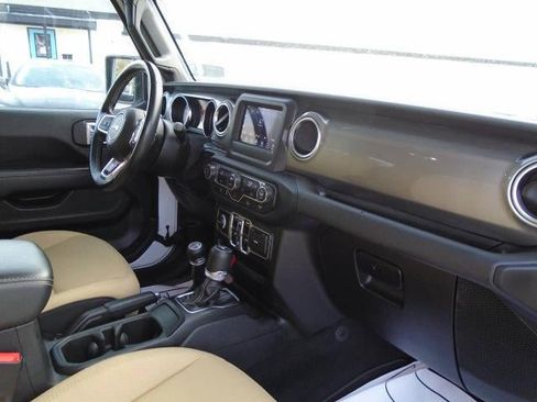 Used 2021 Jeep Wrangler Unlimited Sahara image 23