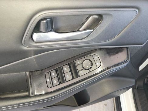 Certified 2025 Nissan Rogue SV image 28