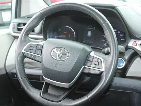 Certified 2024 Toyota Sienna XLE image 12