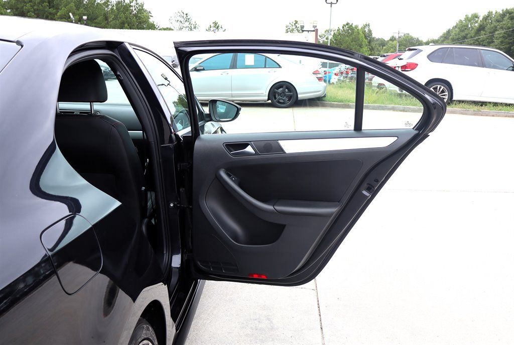 Used 2013 Volkswagen Jetta GLI Autobahn FWD image 38