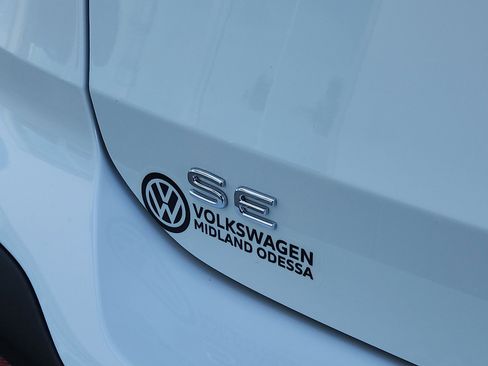 New 2026 Volkswagen Taos SE image 10