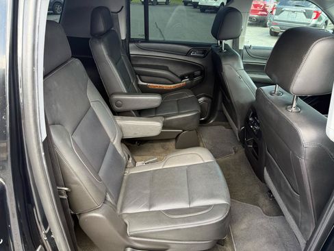 Used 2018 Chevrolet Suburban Premier RWD image 21