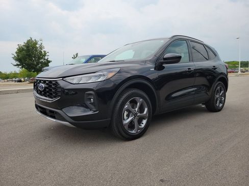 Used 2025 Ford Escape ST-Line Select AWD/4WD image 2