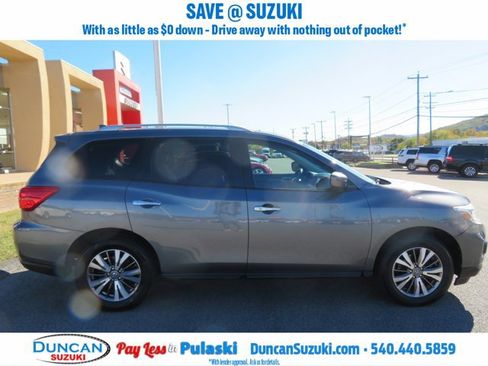 Used 2019 Nissan Pathfinder SV image 2