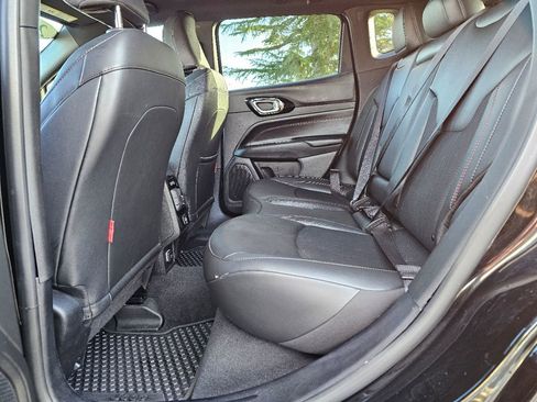 Used 2025 Jeep Compass Trailhawk image 26