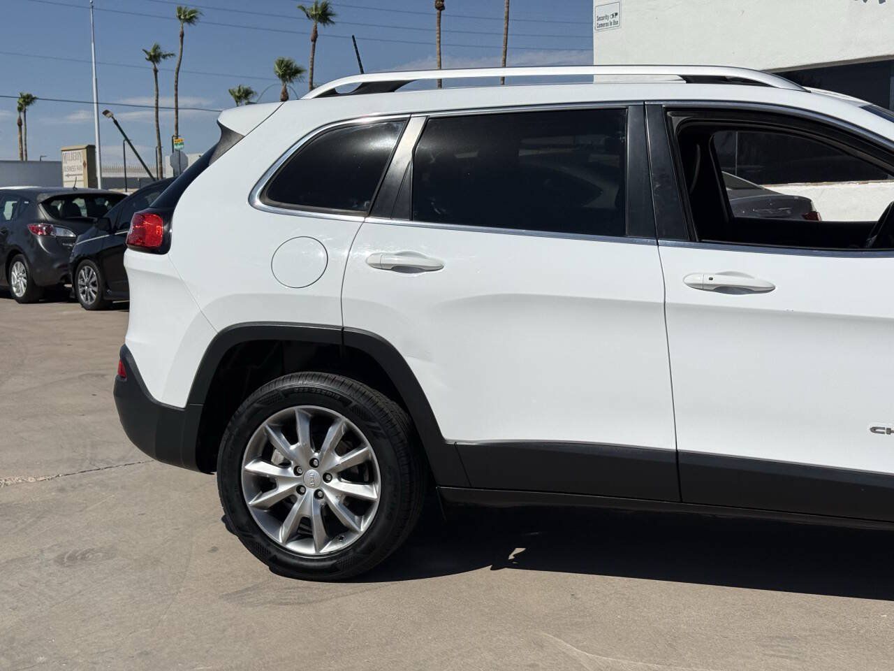 Used 2017 Jeep Cherokee Limited FWD image 20