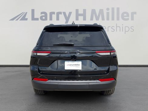 New 2026 Jeep Grand Cherokee Limited w/ Limited Altitude Package AWD/4WD image 5