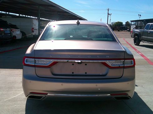 Used 2019 Lincoln Continental Select image 13