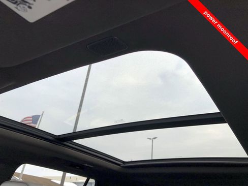 Used 2021 GMC Yukon SLT w/ SLT Premium Package image 6