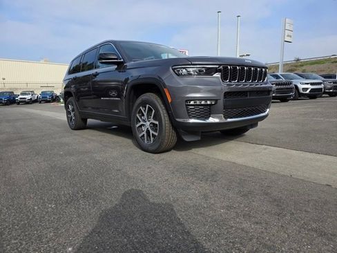 New 2025 Jeep Grand Cherokee L Limited w/ Trailer Tow Package image 9