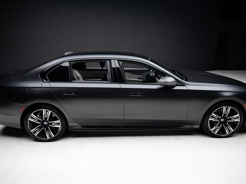 Used 2023 BMW i7 xDrive60 AWD/4WD image 33