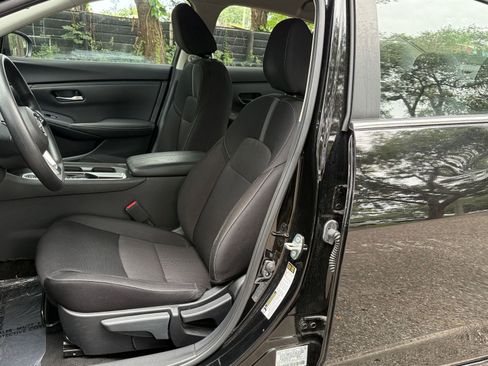 Used 2025 Nissan Sentra SV FWD image 33