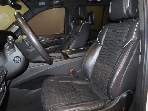 Certified 2022 Cadillac Escalade Premium Luxury Platinum AWD/4WD image 18