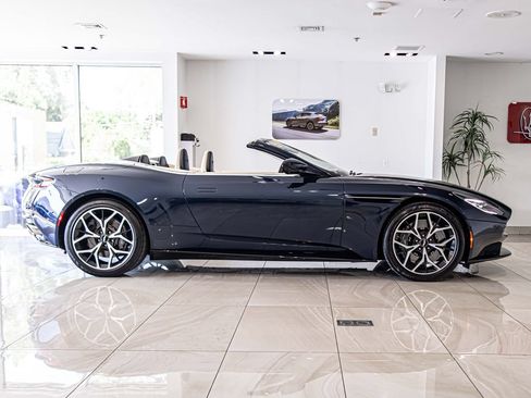 Used 2019 Aston Martin DB11 Volante RWD image 9