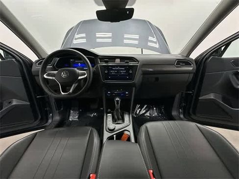 Certified 2022 Volkswagen Tiguan SE image 21