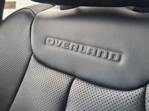 Used 2023 Jeep Grand Cherokee Overland w/ Luxury Tech Group IV AWD/4WD image 14