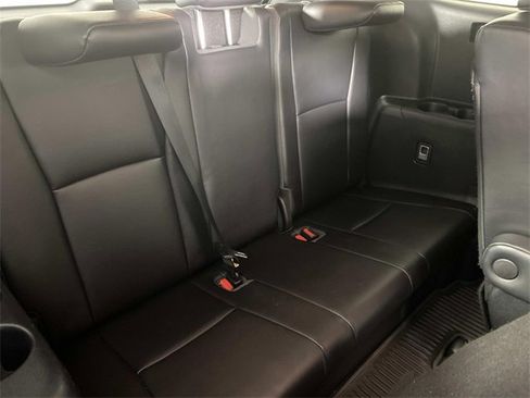 Used 2022 Toyota Highlander XLE image 13