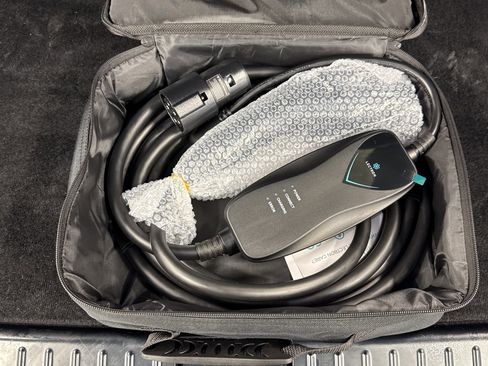 Used 2022 Tesla Model S Base image 32