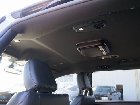 Used 2020 Chrysler Pacifica Touring-L w/ S Appearance Package image 10