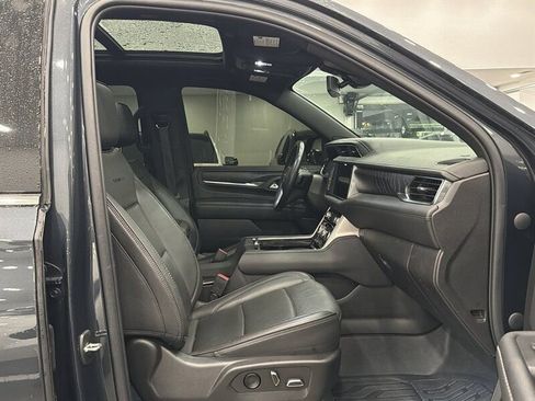 Used 2022 GMC Yukon XL Denali image 8