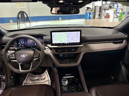 Certified 2025 Ford Explorer Platinum AWD/4WD image 11