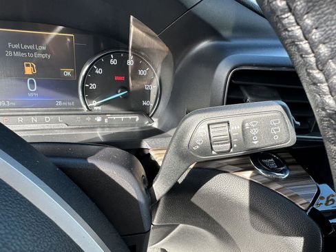 Used 2023 Ford Explorer Limited image 30