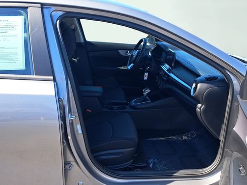 Used 2024 Kia Forte LXS w/ LXS Technology Package FWD image 16