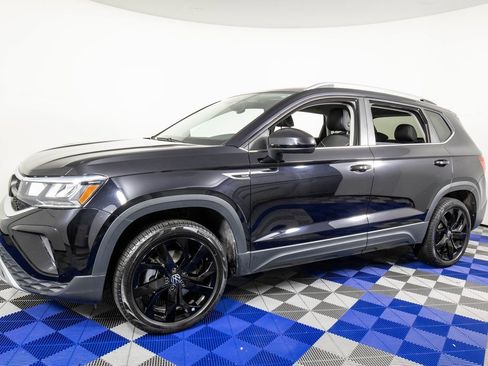 Used 2023 Volkswagen Taos SE image 1