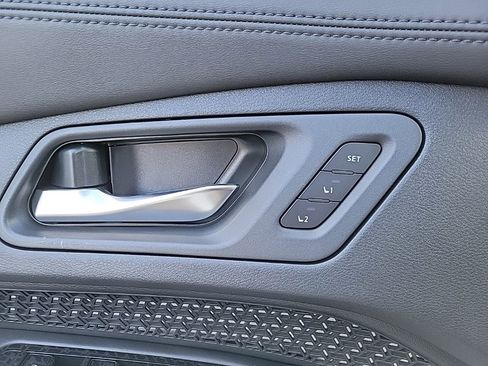 Used 2023 Nissan Ariya FWD image 32