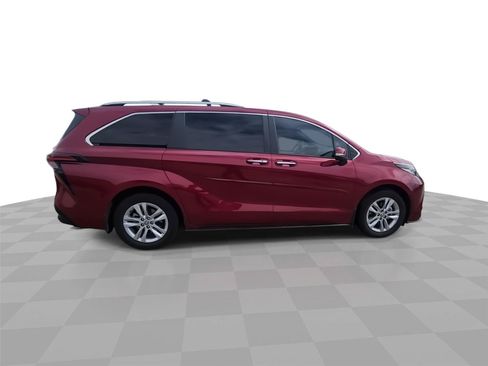 Used 2023 Toyota Sienna Limited FWD image 9