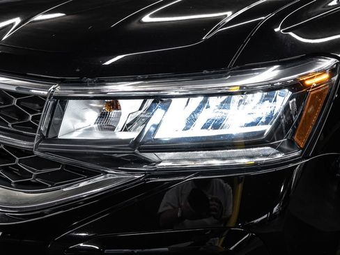 Used 2024 Volkswagen Taos S image 9