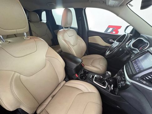 Used 2016 Jeep Cherokee Limited w/ Trailer Tow Group AWD/4WD image 38