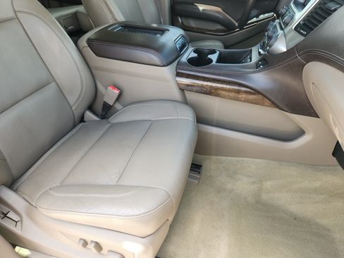 Used 2015 Chevrolet Suburban LT RWD image 15