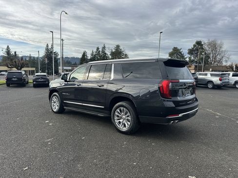 Used 2025 GMC Yukon XL Denali image 3