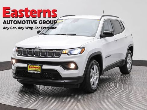 Used 2022 Jeep Compass Latitude w/ Convenience Group AWD/4WD image 1