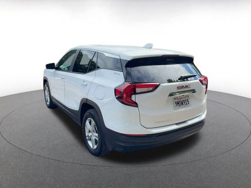 Used 2024 GMC Terrain SLE image 7