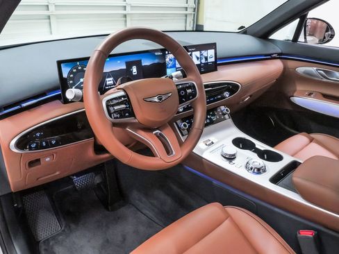 Certified 2026 Genesis GV70 2.5T Advanced AWD/4WD image 2