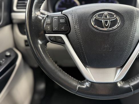 Used 2019 Toyota Highlander Plus w/ Protection Package #3 AWD/4WD image 26