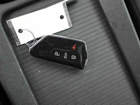 Used 2022 Volkswagen ID.4 Pro S image 11