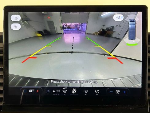 Used 2023 Ford Transit 350 XLT image 18