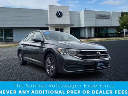 Used 2023 Volkswagen Jetta SE w/ Panoramic Sunroof Package