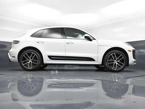 Used 2025 Porsche Macan AWD/4WD image 26
