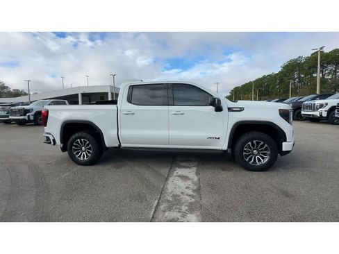Certified 2022 GMC Sierra 1500 AT4 w/ AT4 Premium Package image 9