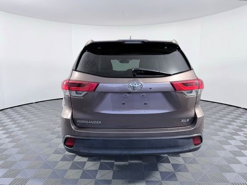 Used 2019 Toyota Highlander XLE image 4