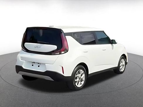 Used 2025 Kia Soul LX w/ LX Technology Package FWD image 14