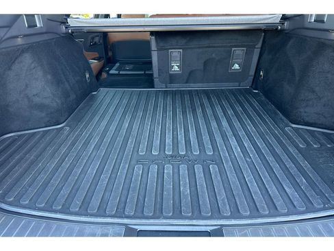 Certified 2025 Toyota Crown Signia image 17