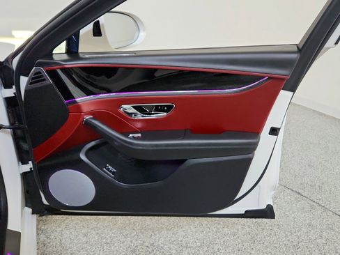 Used 2023 Bentley Flying Spur V8 image 39