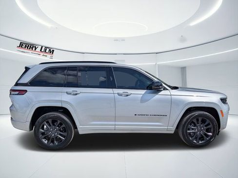 New 2026 Jeep Grand Cherokee Limited AWD/4WD image 2