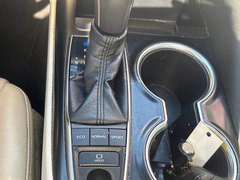 Used 2018 Toyota Camry XLE FWD image 14
